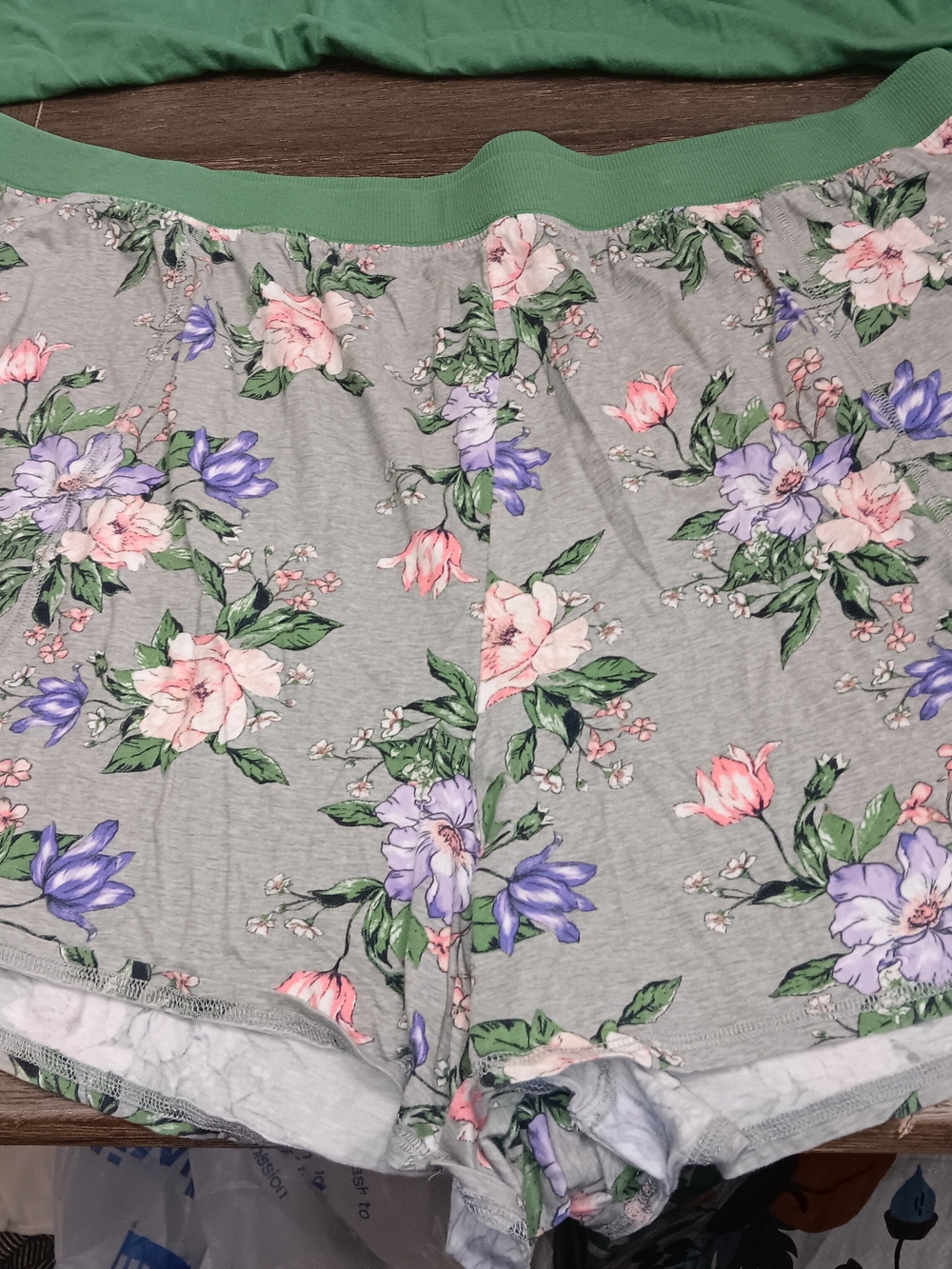 Womens Size 5XL, Cacique Green Top with Gray Floral Sleep Shorts - Picture 2 of 4